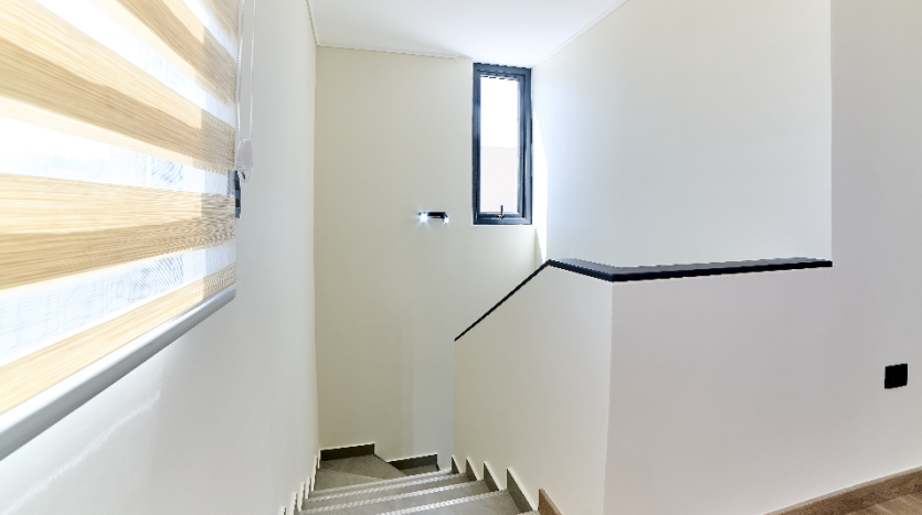 Escalera porcelanato Vistas de San Damián II